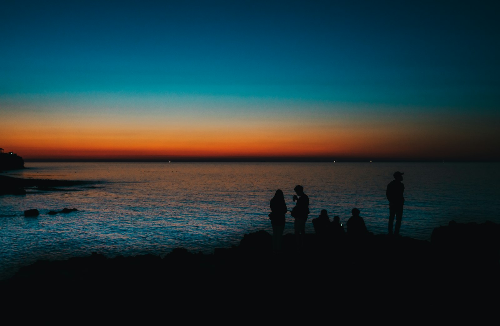 Sony a7R III + Sony Vario-Tessar T* FE 16-35mm F4 ZA OSS sample photo. Silhouette of people standing photography