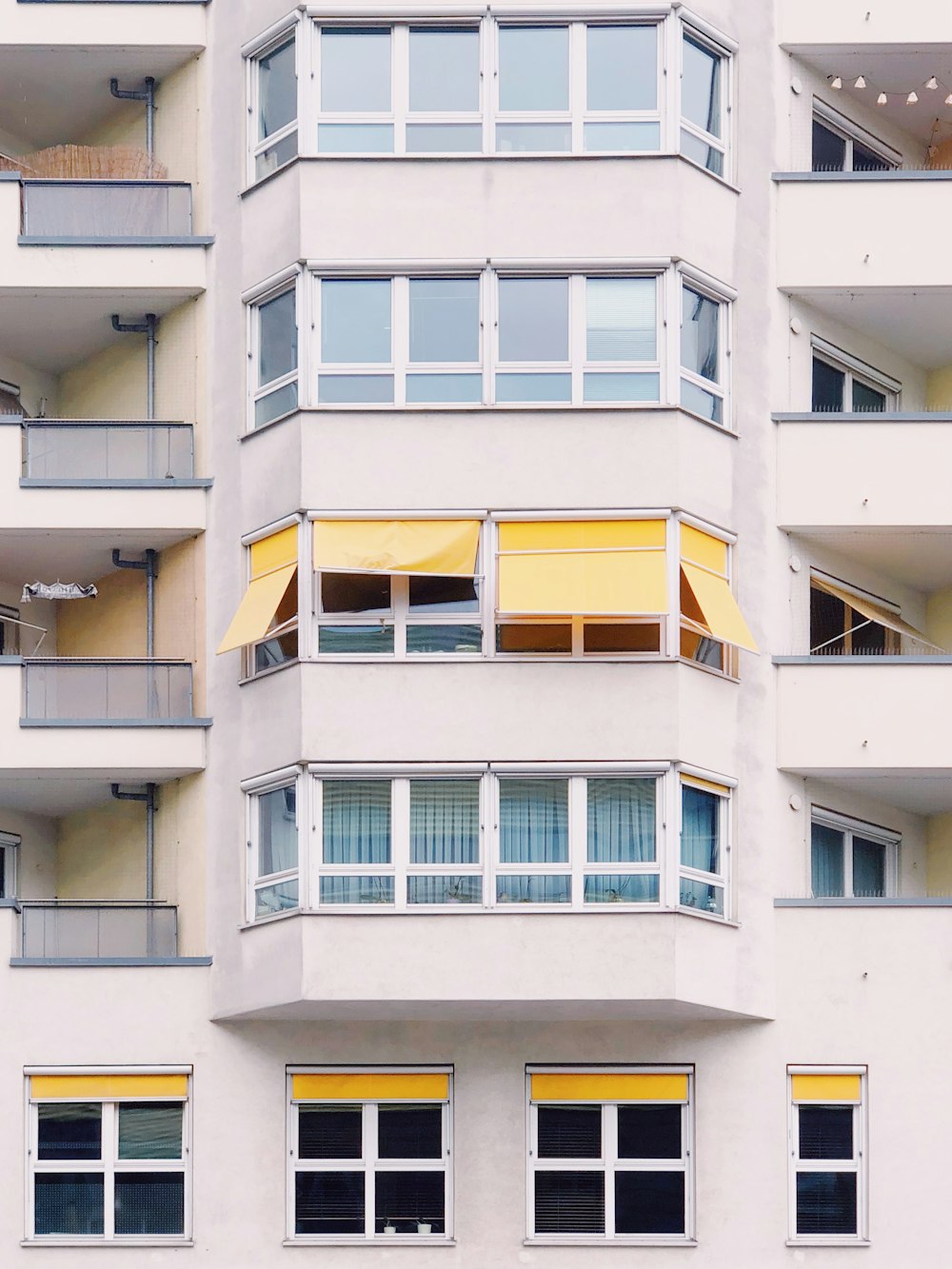 closeup photo of white concrete building