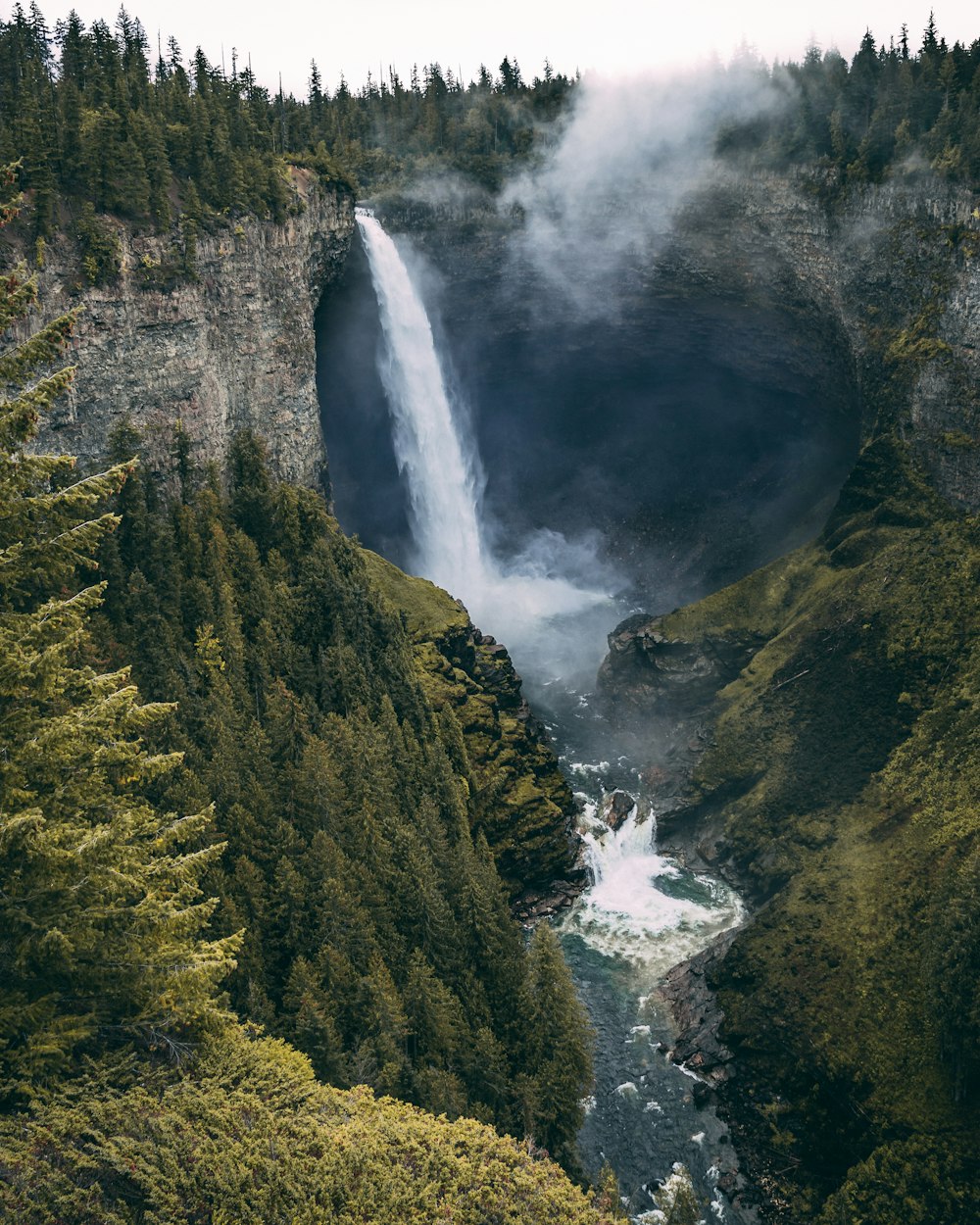 waterfalls at daytime