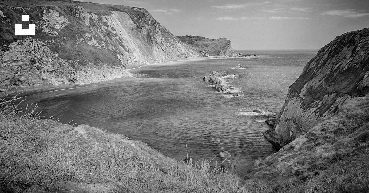 Grayscale photography of cliffs photo – Free Grey Image on Unsplash