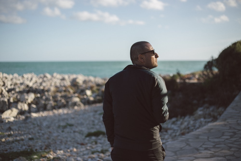 shallow focus photo of man wearing sunglasses