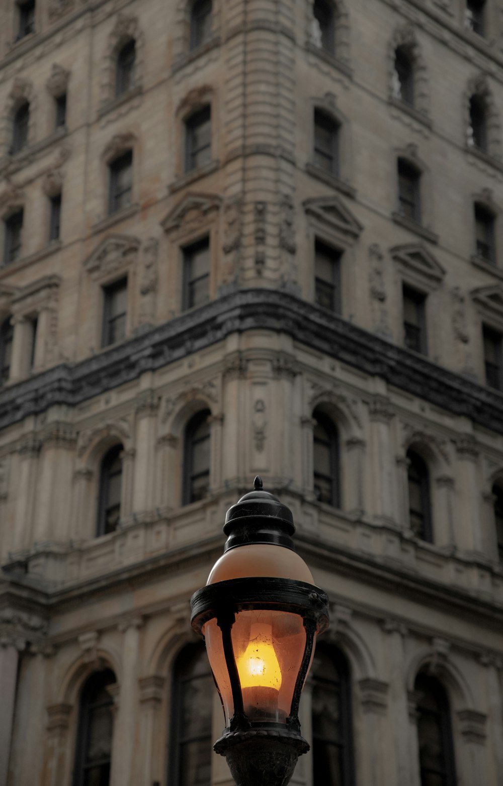 street lamp near white concrete building during daytime