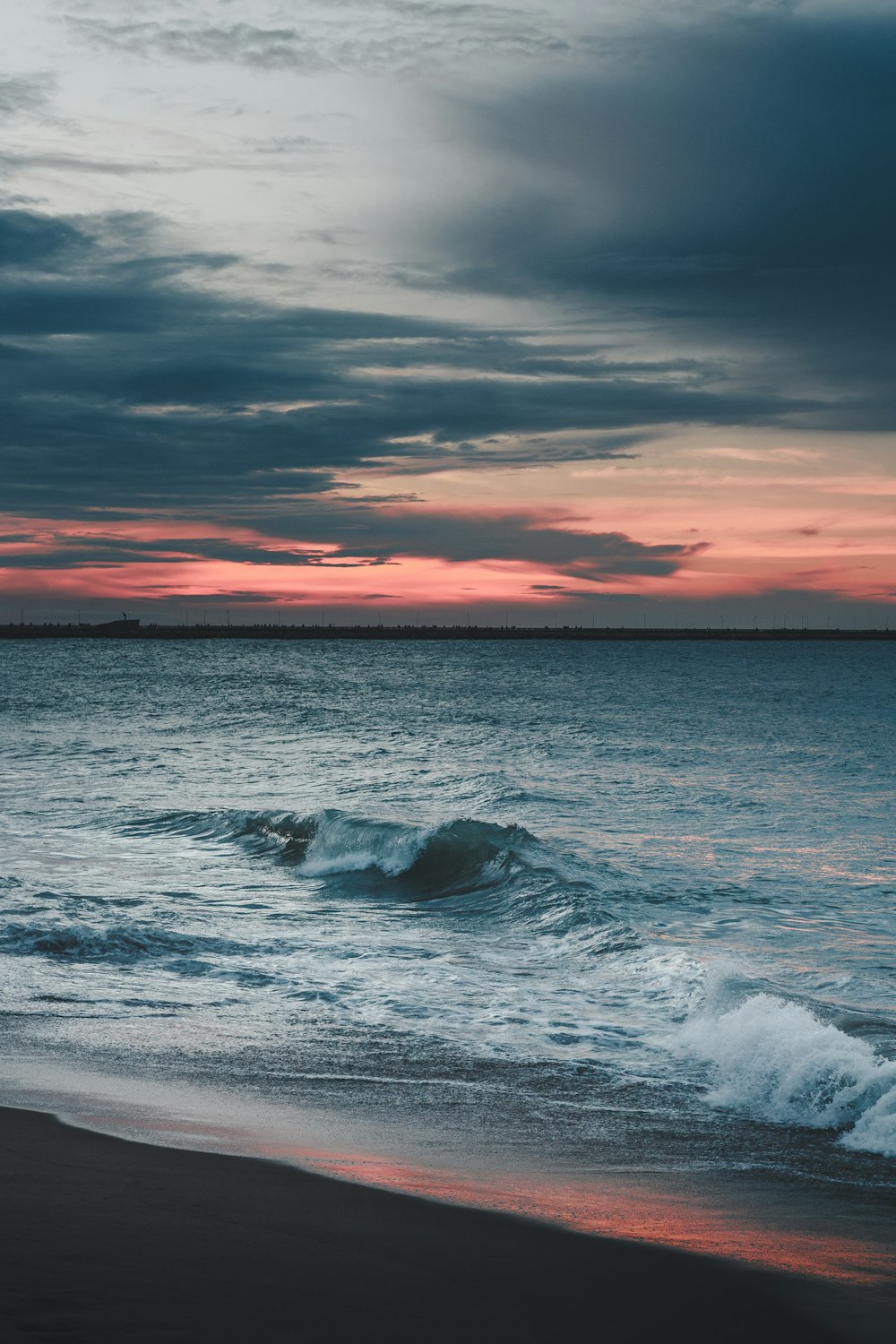 sea waves under gray and white sky