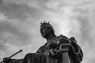 A powerful image symbolizing the rejection of monarchy and bureaucracy.