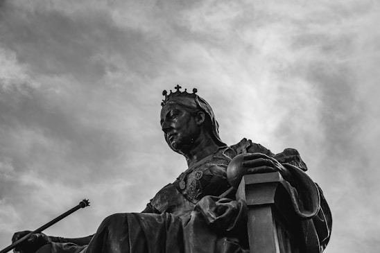 A powerful image symbolizing the rejection of monarchy and bureaucracy.