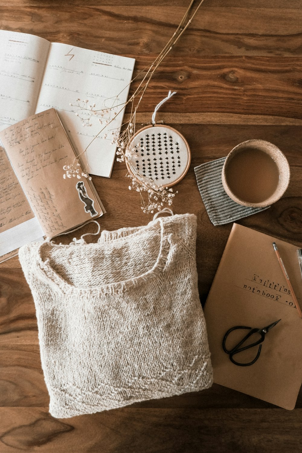 beige knited sweater