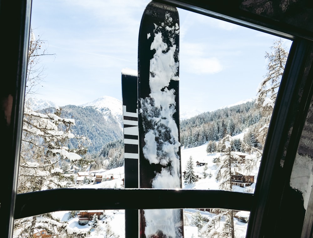 black and white snowboard