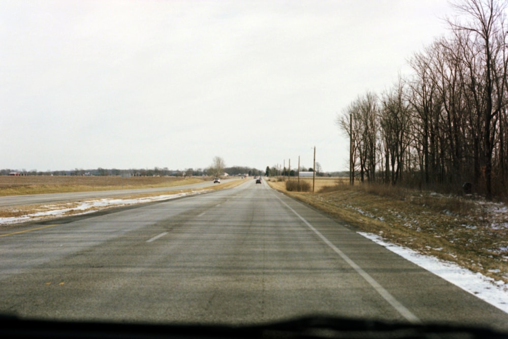 strada durante il giorno