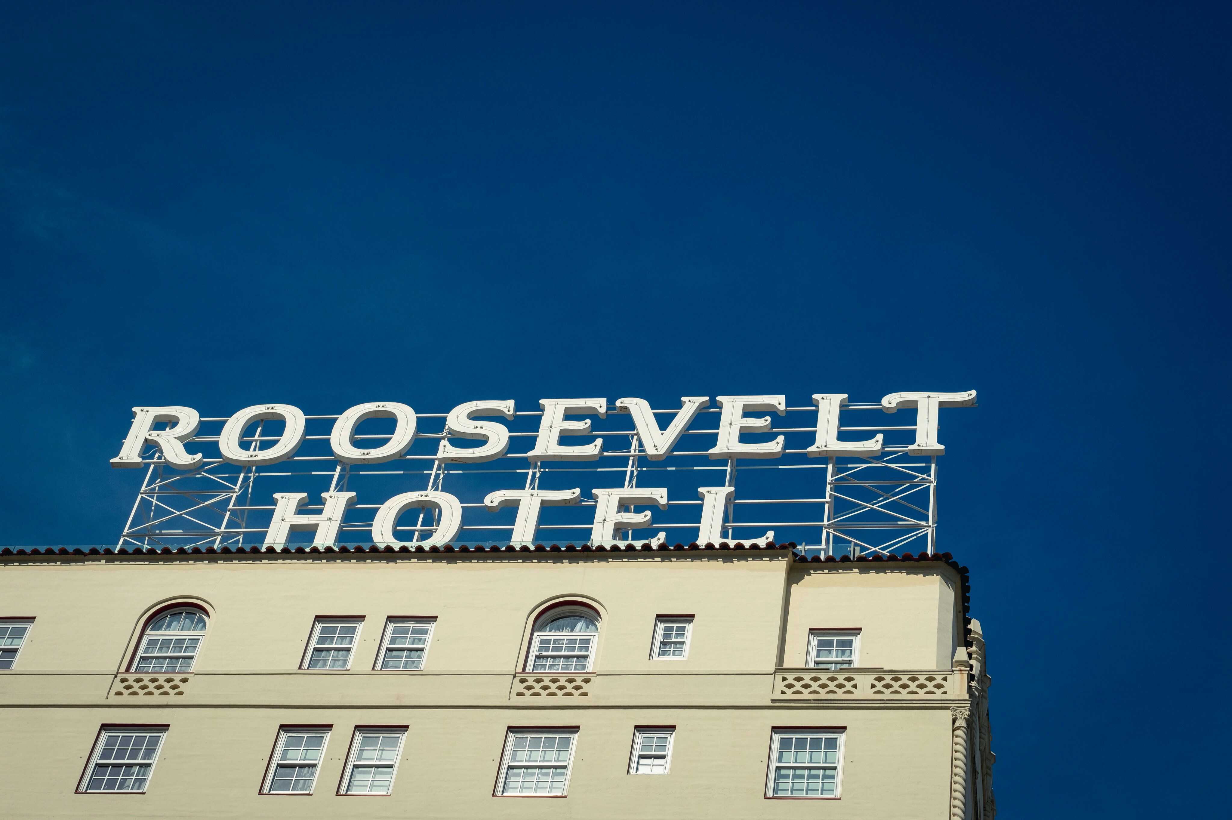 El Icónico Roosevelt Hotel de Nueva York en Venta: Pakistán Aspira a Mil Millones de Dólares con un Plan de Rediseño y Privatización