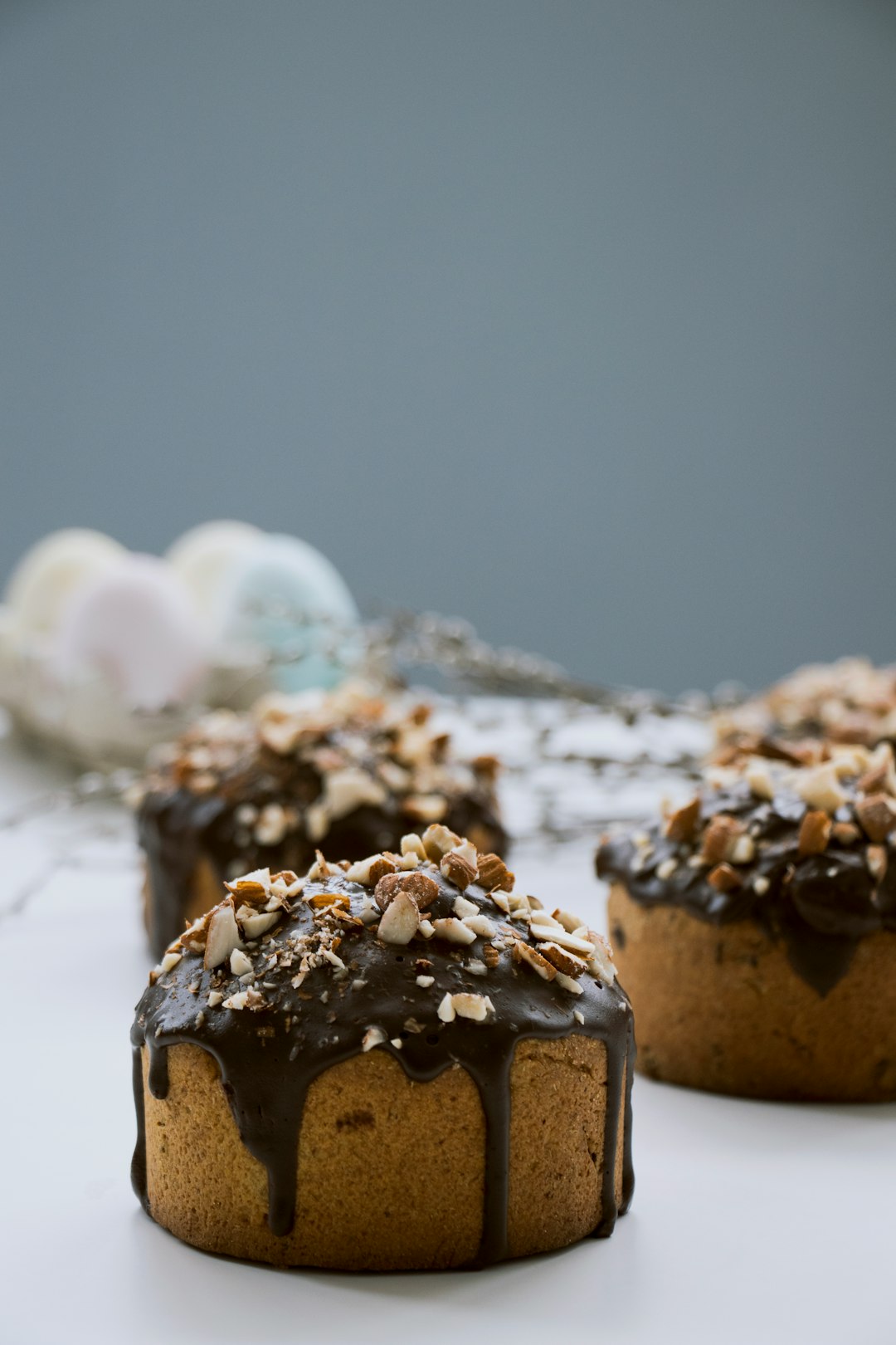 focus photography of chocolate cake