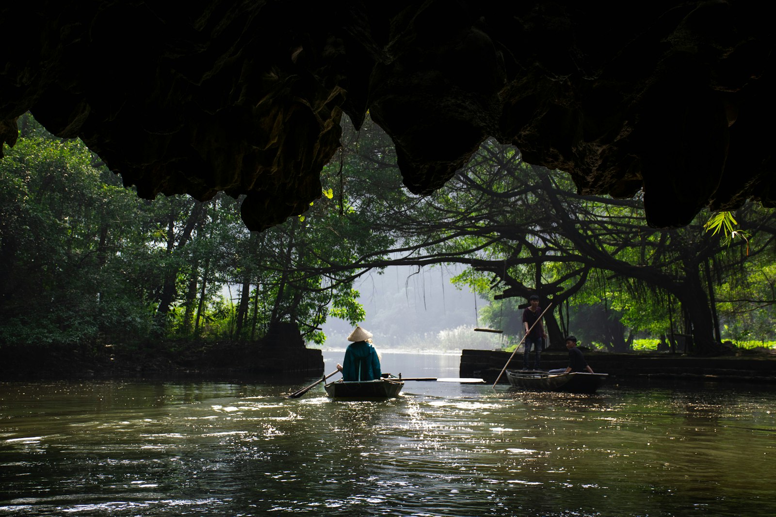 Nikon D5600 + Nikon AF-S DX Nikkor 18-140mm F3.5-5.6G ED VR sample photo. Person sitting on boat photography