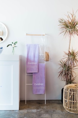 Minimalist bathroom shelves displaying elegant towels and natural decor.