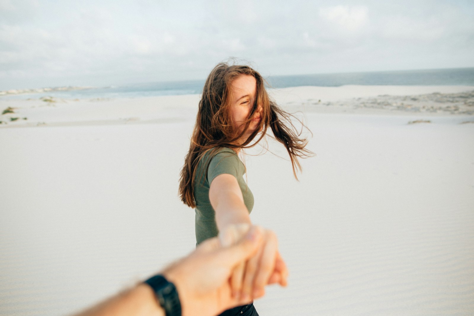 Sigma 24-35mm F2 DG HSM Art sample photo. Woman holding hand of photography