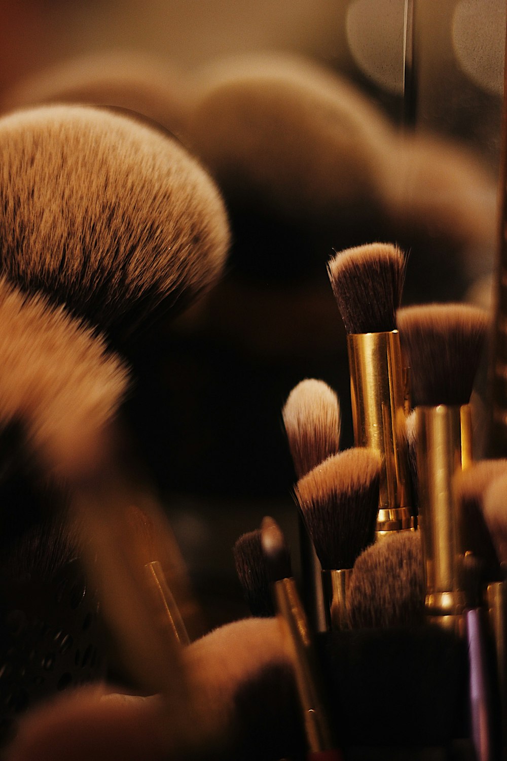 brown makeup brush lo