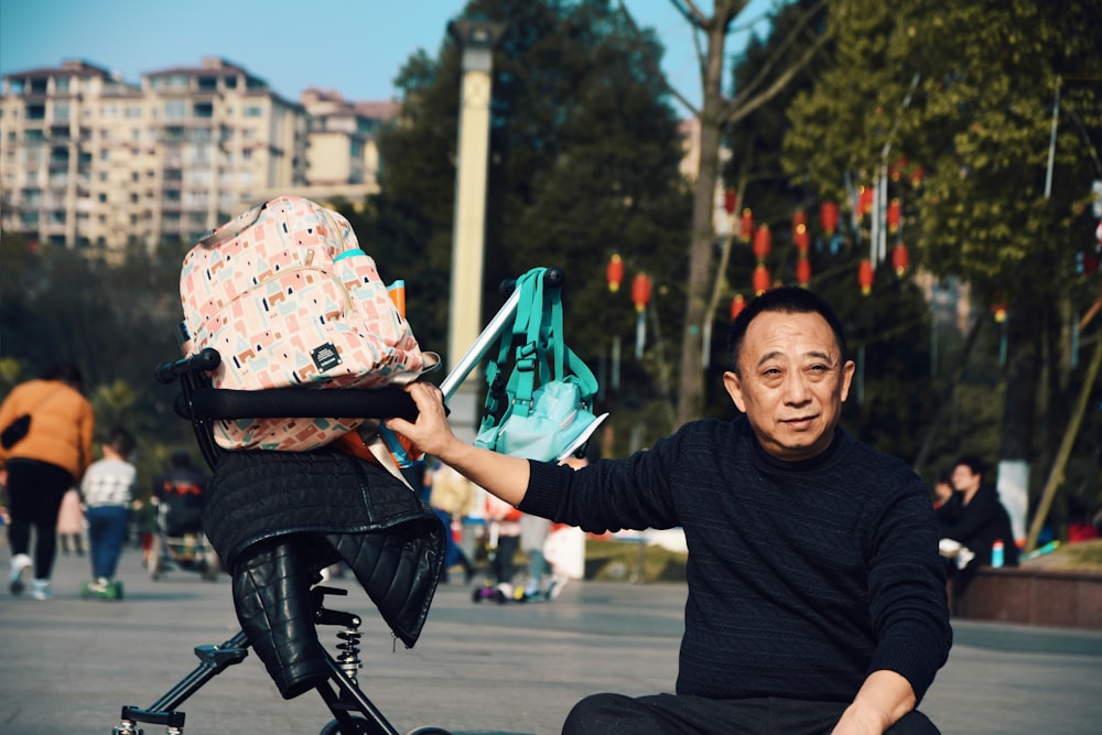 man in black long-sleeved shirt