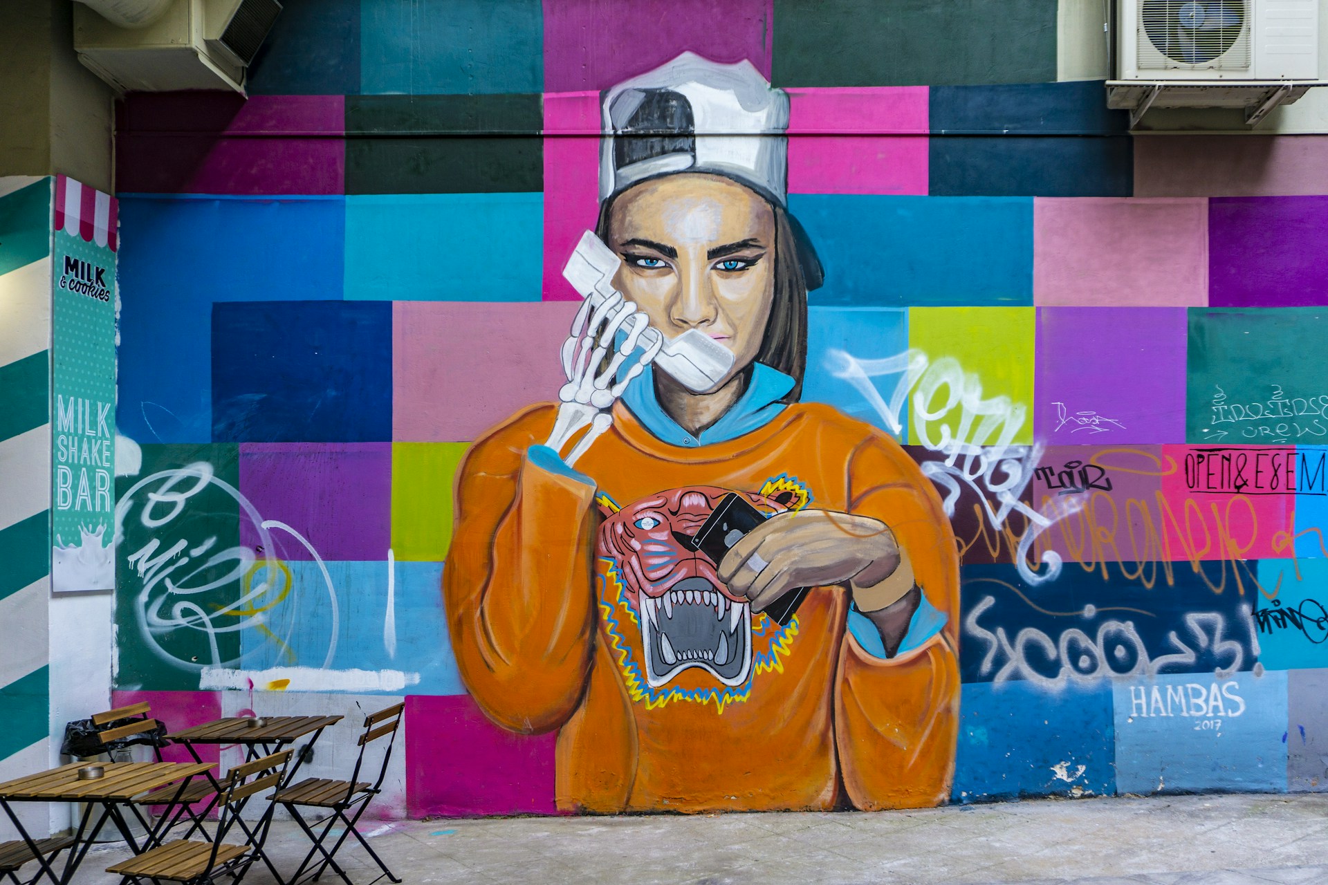 black and white bed linen