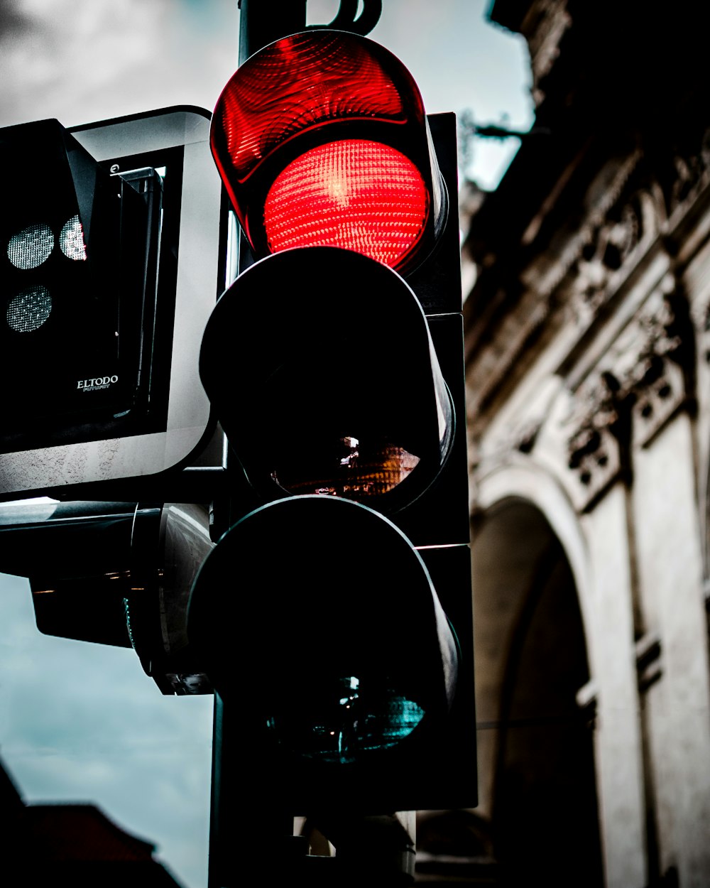 closeup photo of traffic light