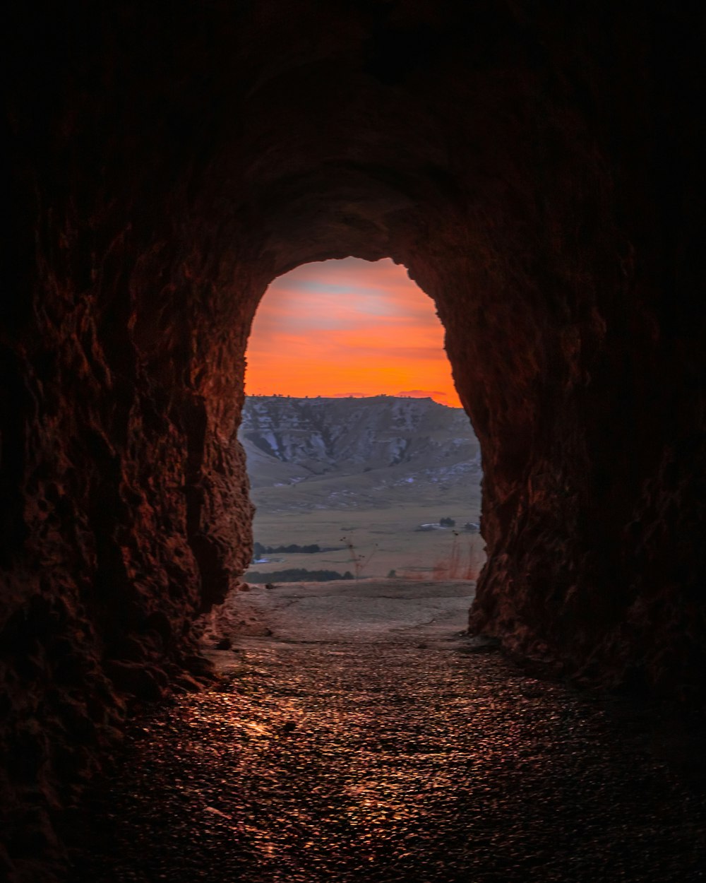 Höhle zur goldenen Stunde