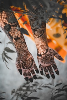 black mehndi tatoo