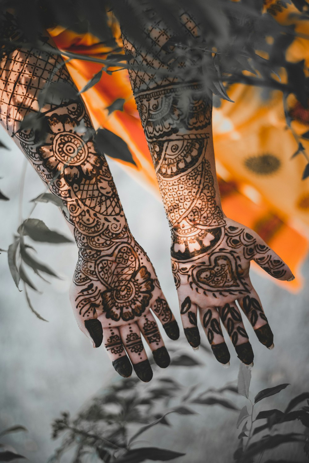 black mehndi tatoo