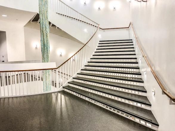 A sleek, modern staircase design interface displayed on a tablet with clear step-by-step progress.