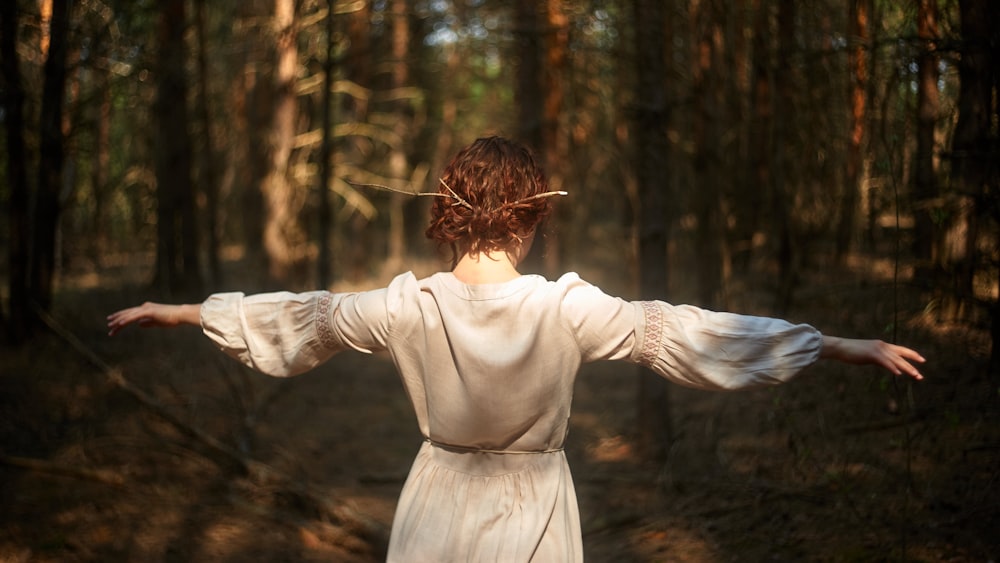 woman wearing white shirt