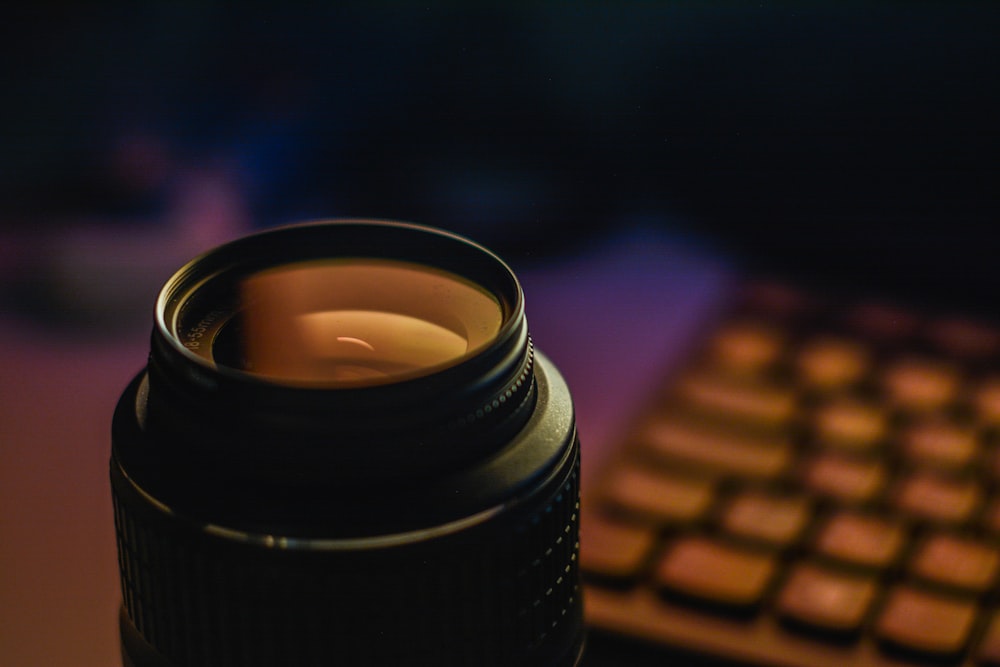 selective focus photography of telephoto lens