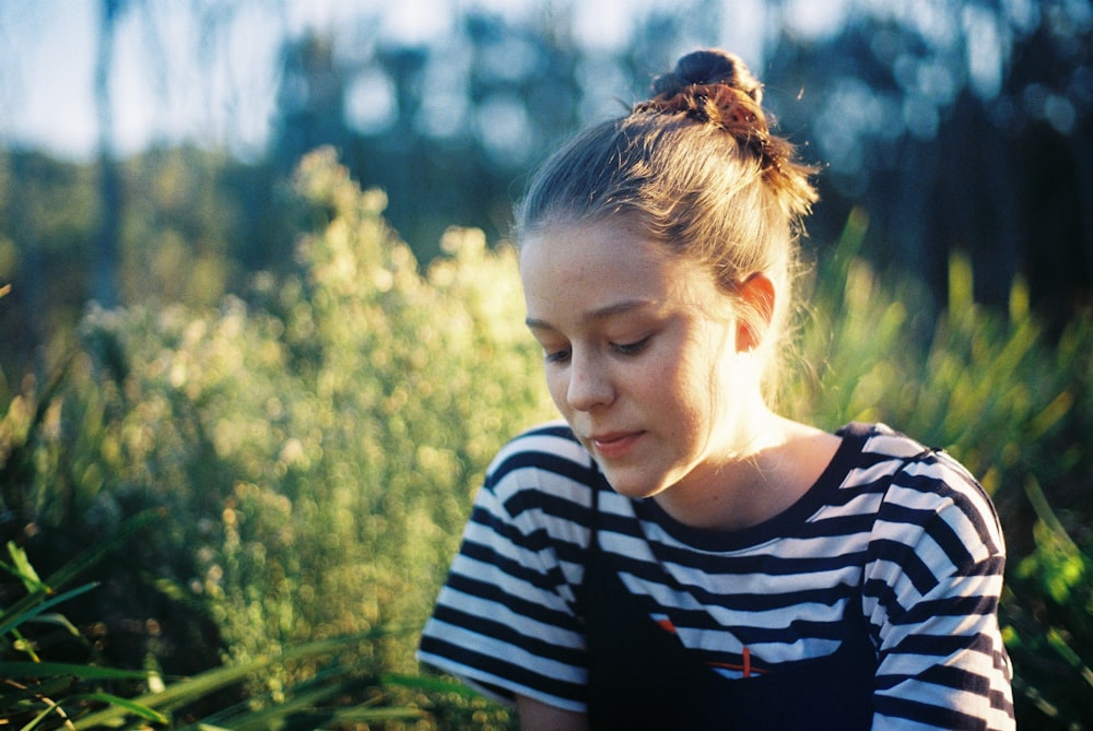 woman sitting on green grass