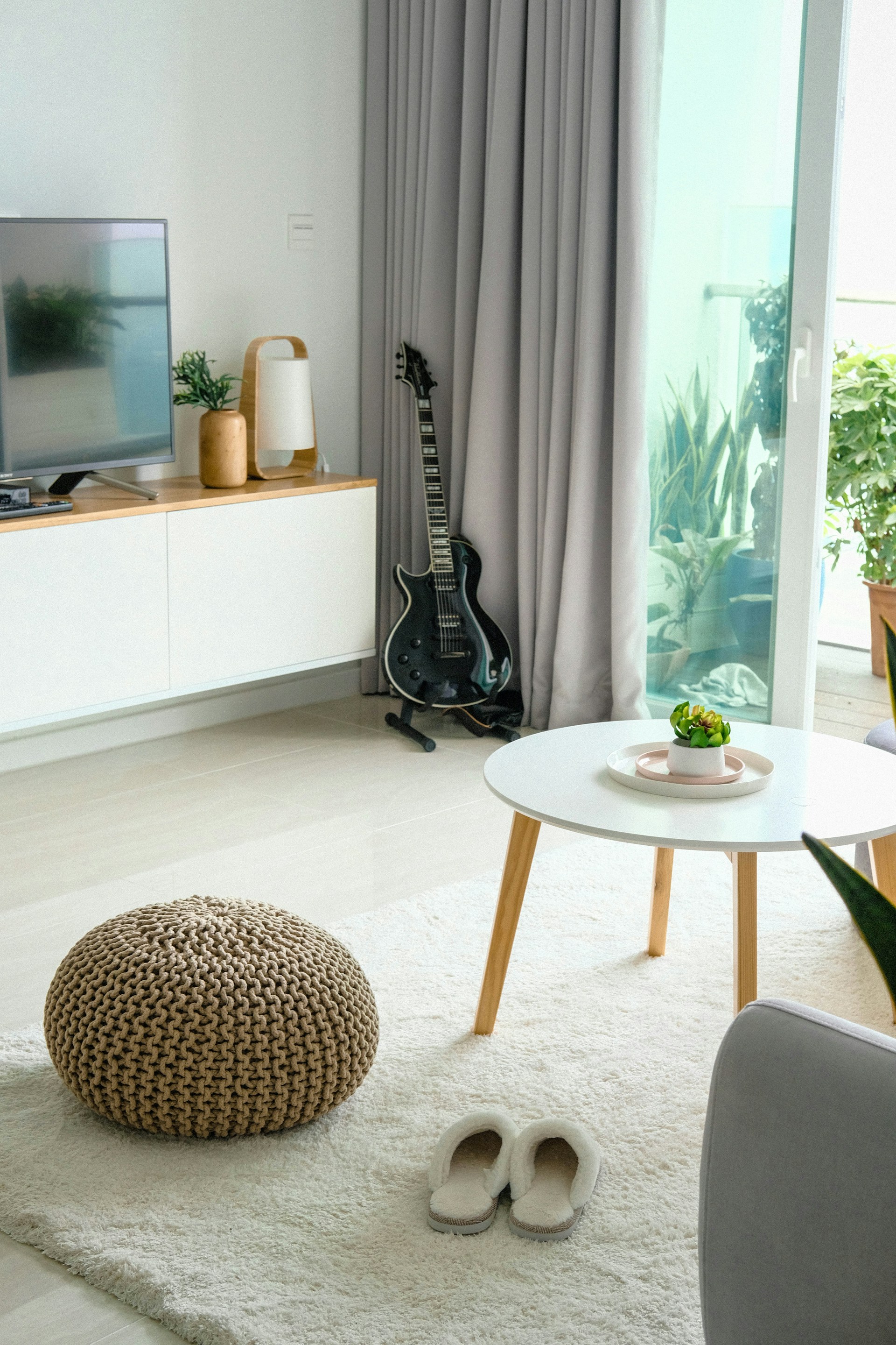 black and white bed linen