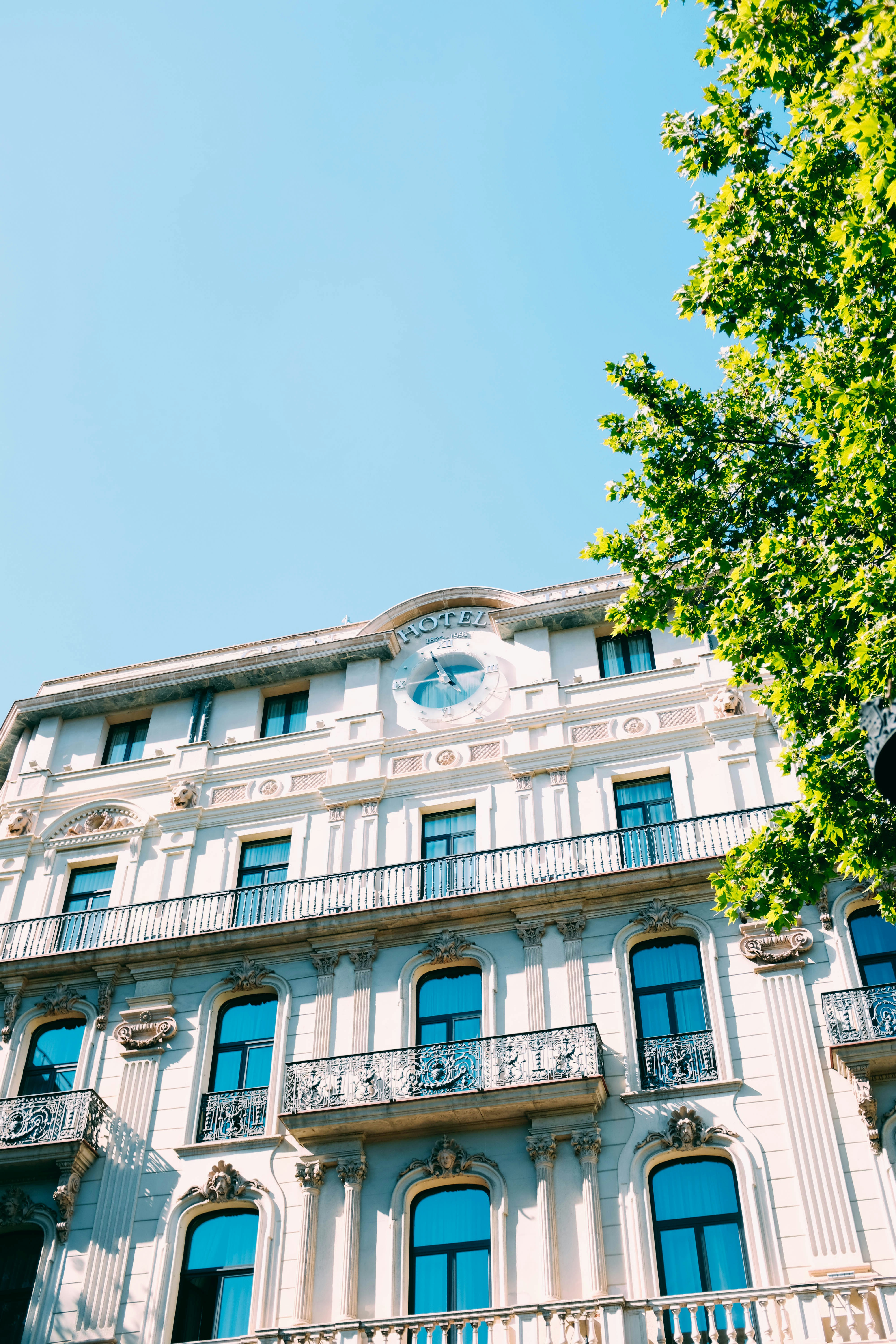 Photo by adrienolichon