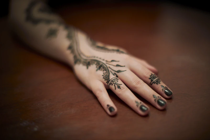 Minimal Mehendi Art