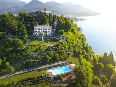 villa with pool in Lake Como curated by Francesco Margaretini
