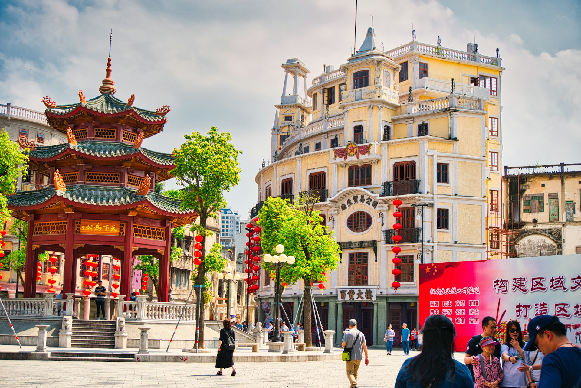 black and white bed linen