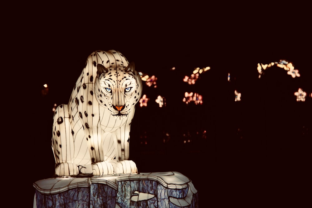 albino tiger decor