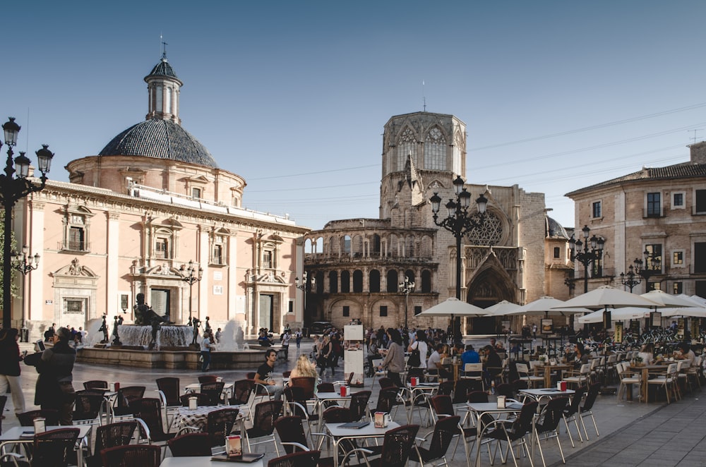 tables and chairs near building during daytime