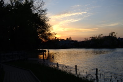 Sunset view over the tranquil lake just a short walk from Havenstay.