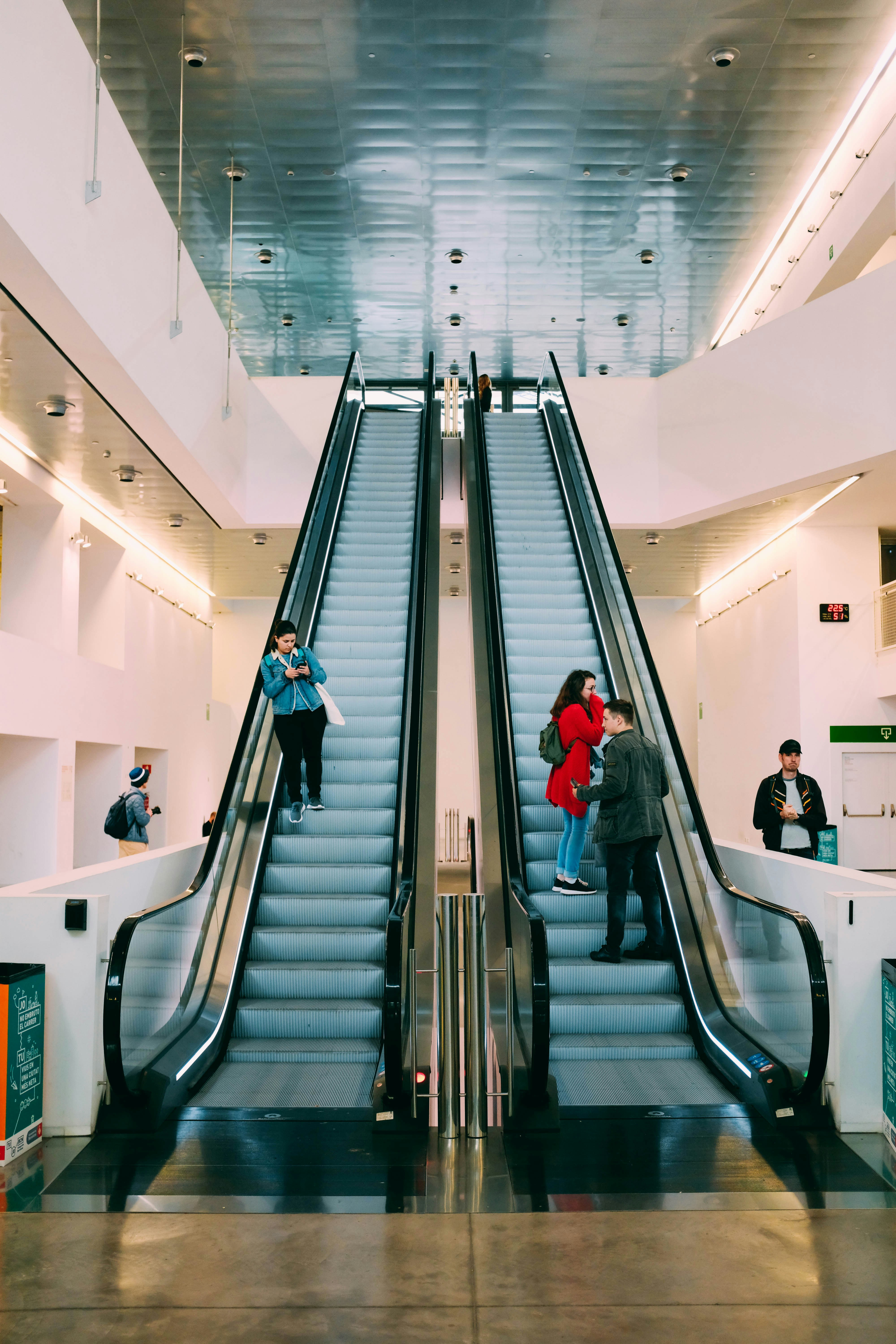 Photo by adrienolichon