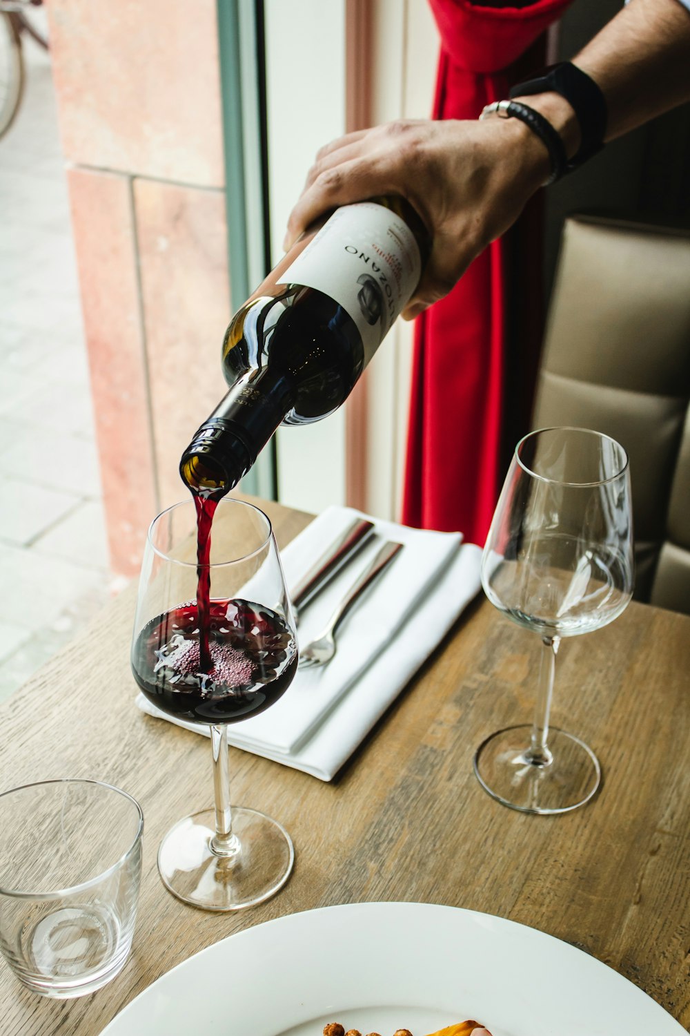 Bouteille de vin en marque blanche