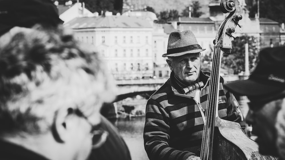 man playing cello selective focus photography