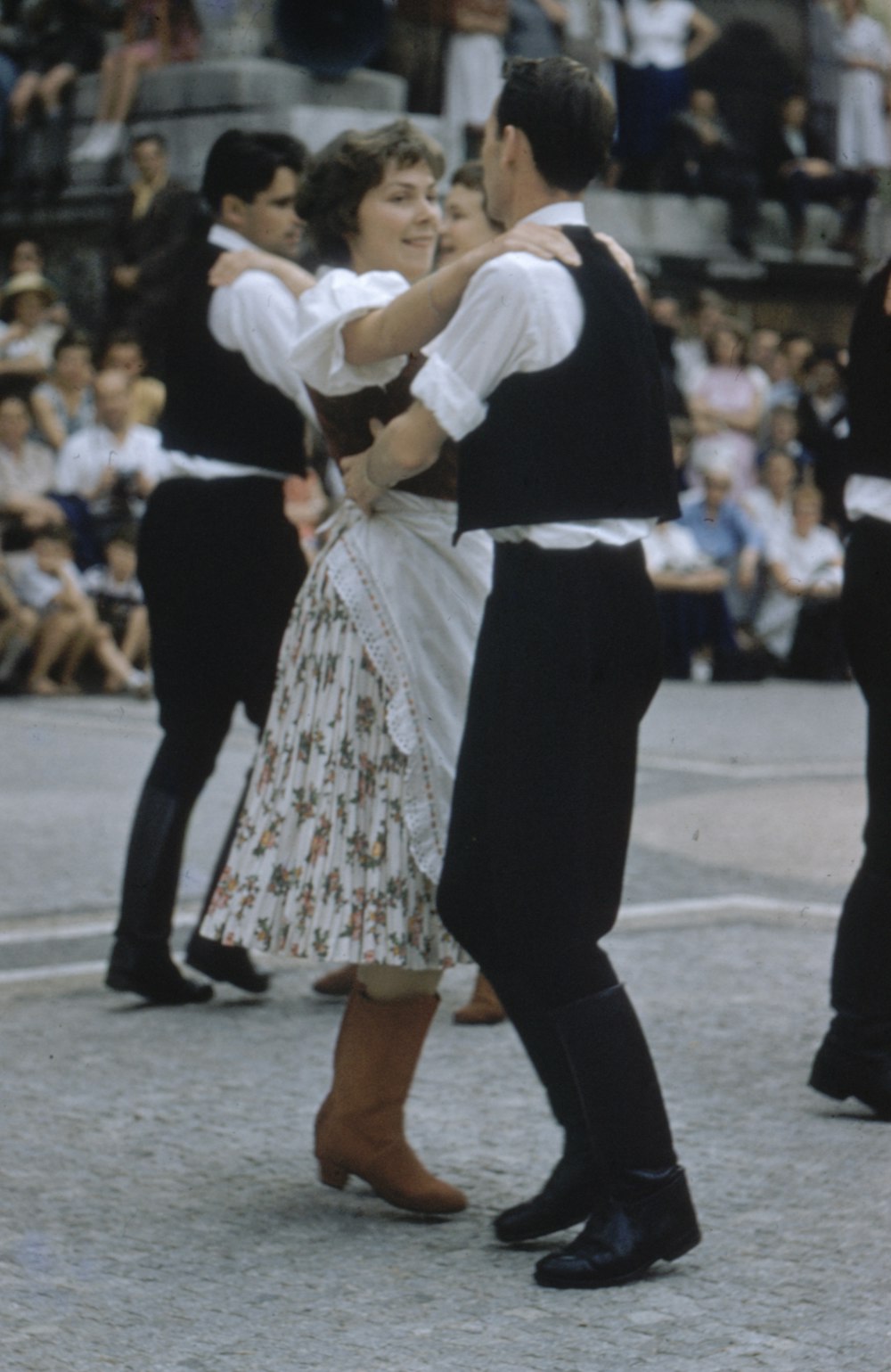 couple dancing photography