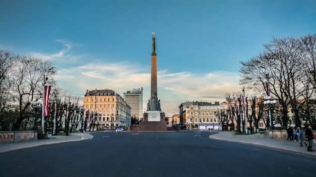 road towards near building