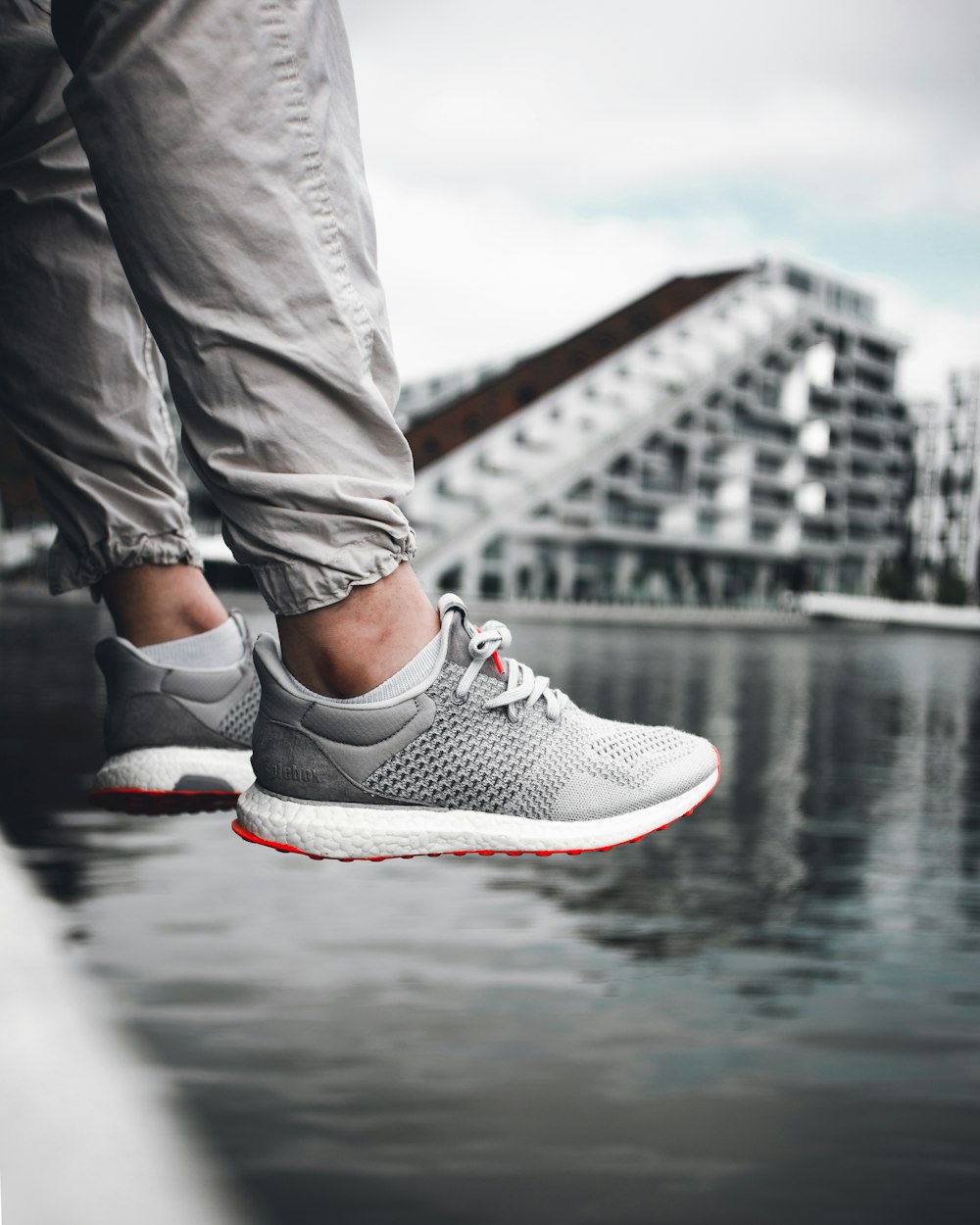 person wearing gray running shoes close-up photography