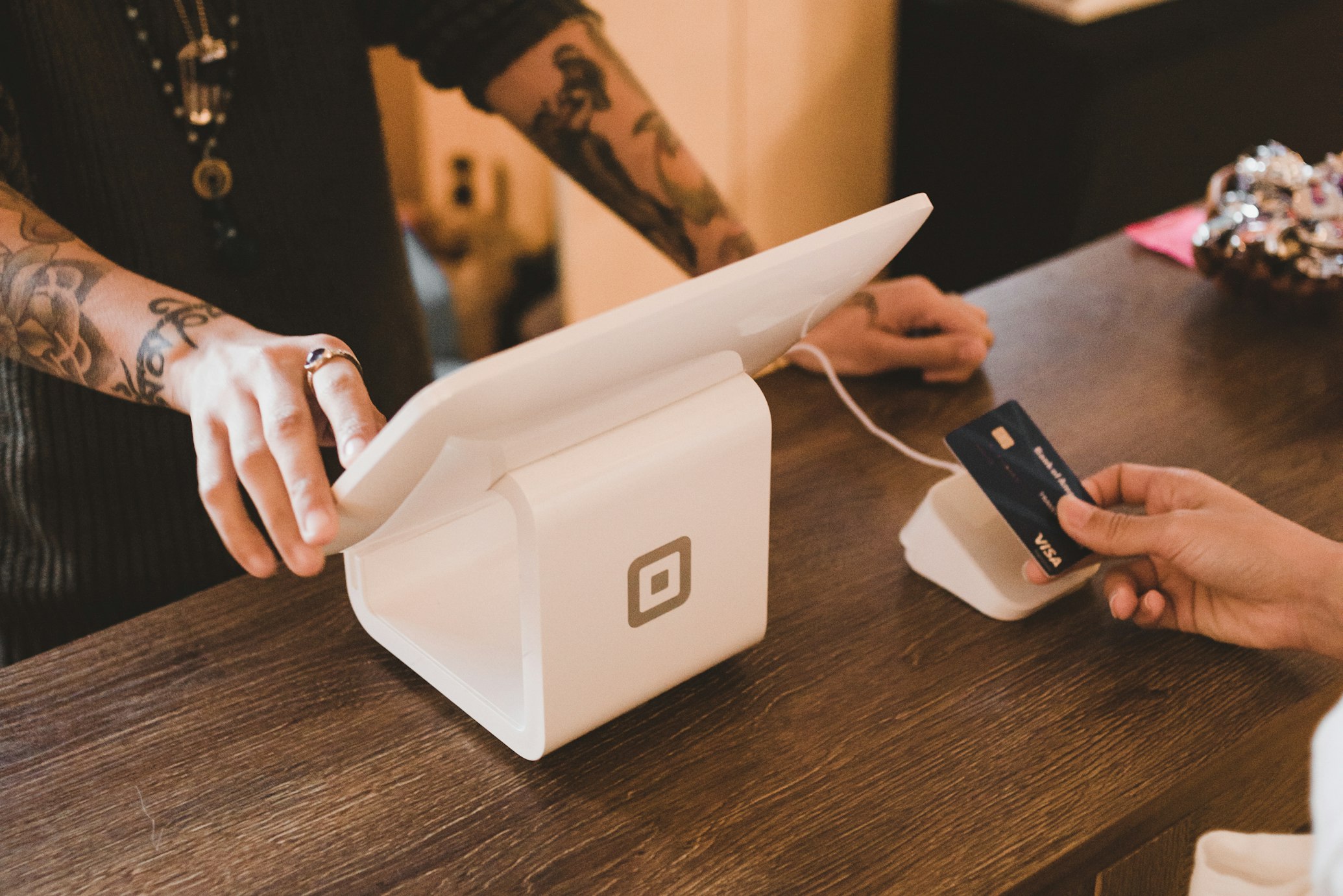 AI-powered e-commerce support agent in action.