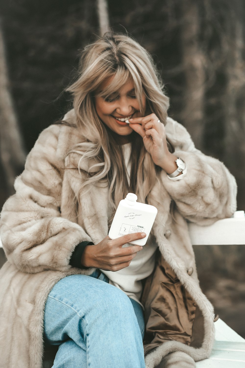 Foto Mujer con abrigo polar marrón – Imagen Gris gratis en Unsplash