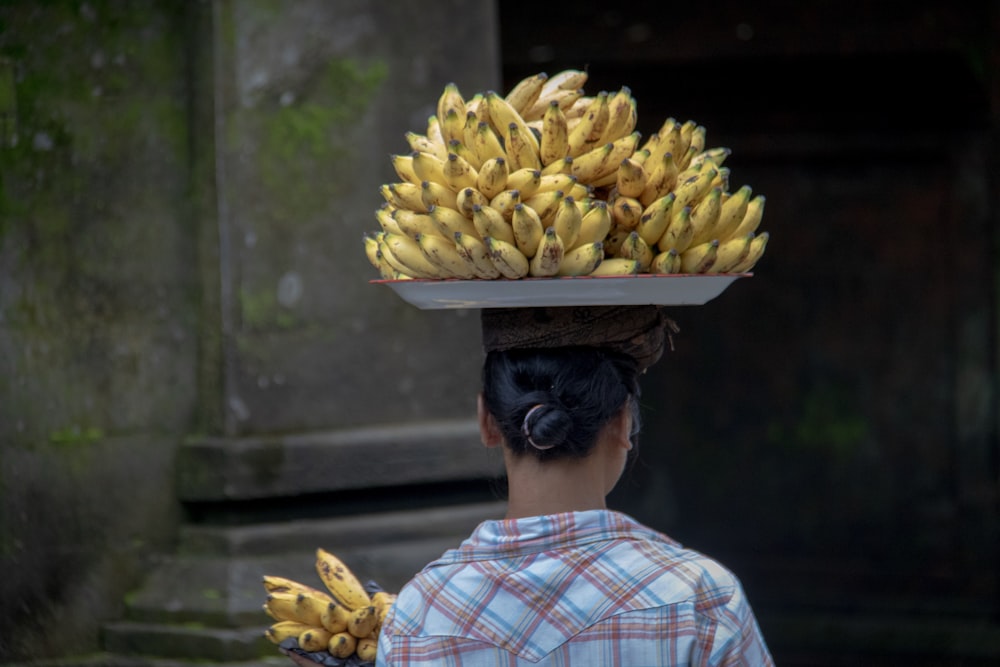 woman carrying tray of bananas on her head