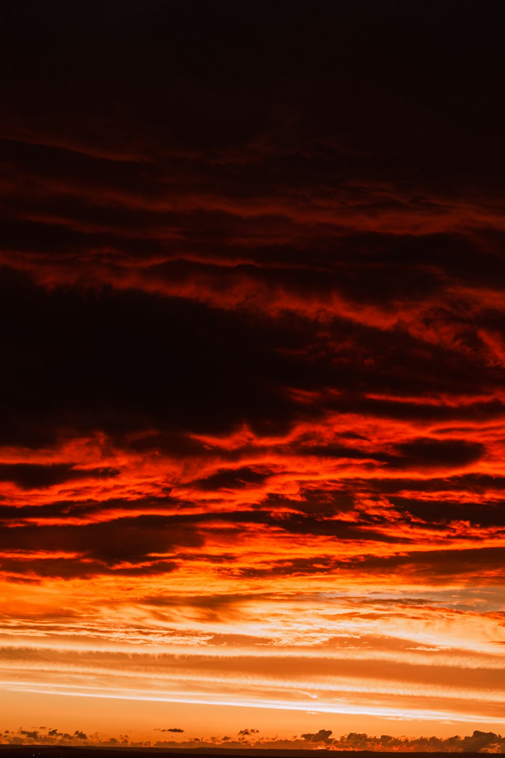 Wolken zur goldenen Stunde