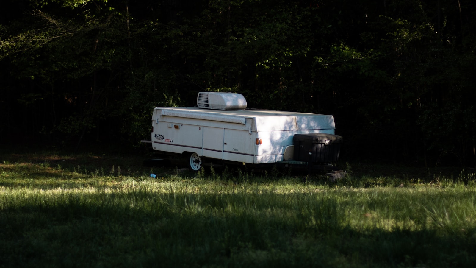 Canon EOS 80D + Canon EF 50mm F1.4 USM sample photo. White pop-out camper trailer photography