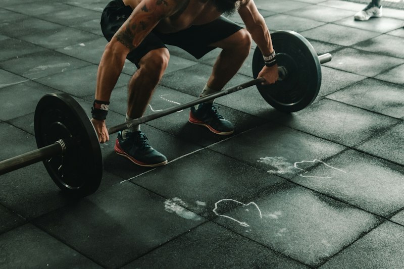 Lifter pulling a heavy deadlift off the platform