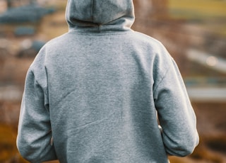 man wearing grey pullover hoodie