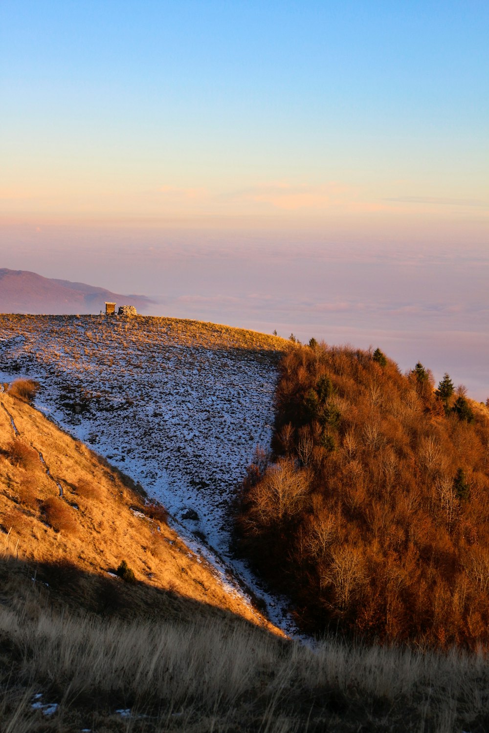 mountain during daytime